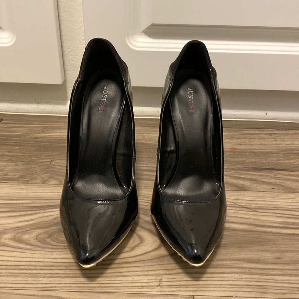 Black Pumps